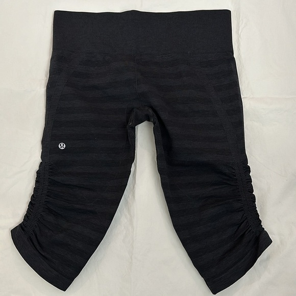 Lululemon Cropped Legging Shorts - Picture 5 of 7